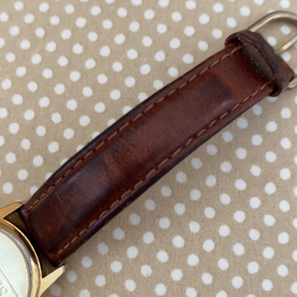 Vintage Guess watch with leather strap - Picture 9 of 12
